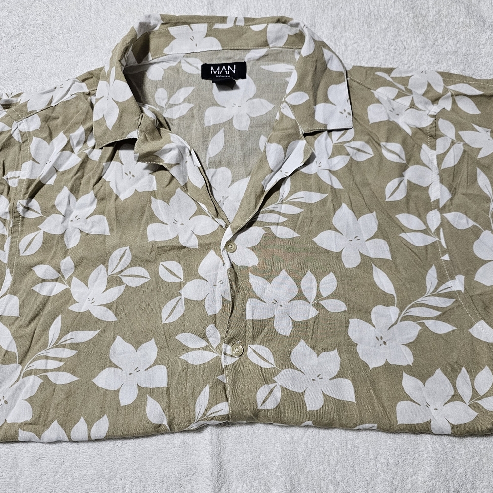 MAN by Boohooman | Men's Button-down Floral Tan & White  Casual Shirt | Size L